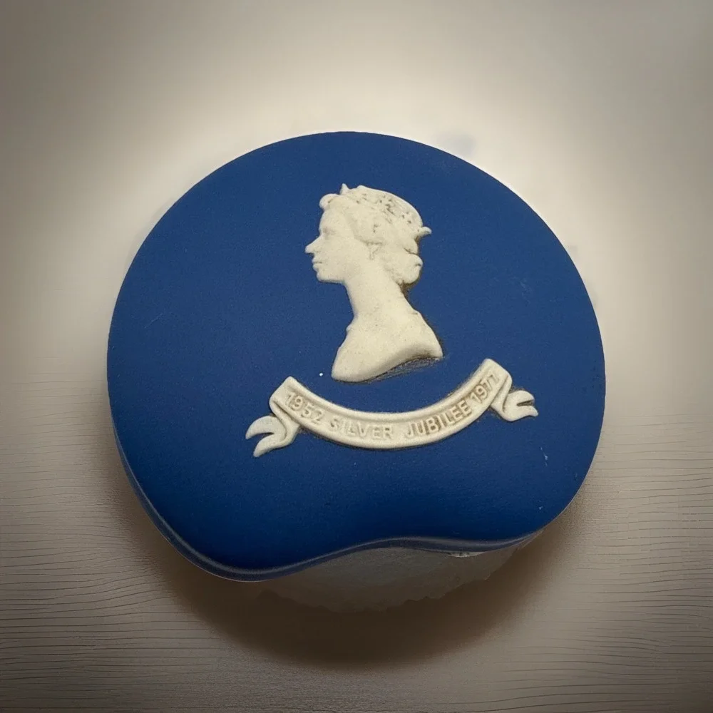 Wedgwood Jasperware 1952 Silver Jubilee Mid‎ Night Blue Jasperware Trinket Box